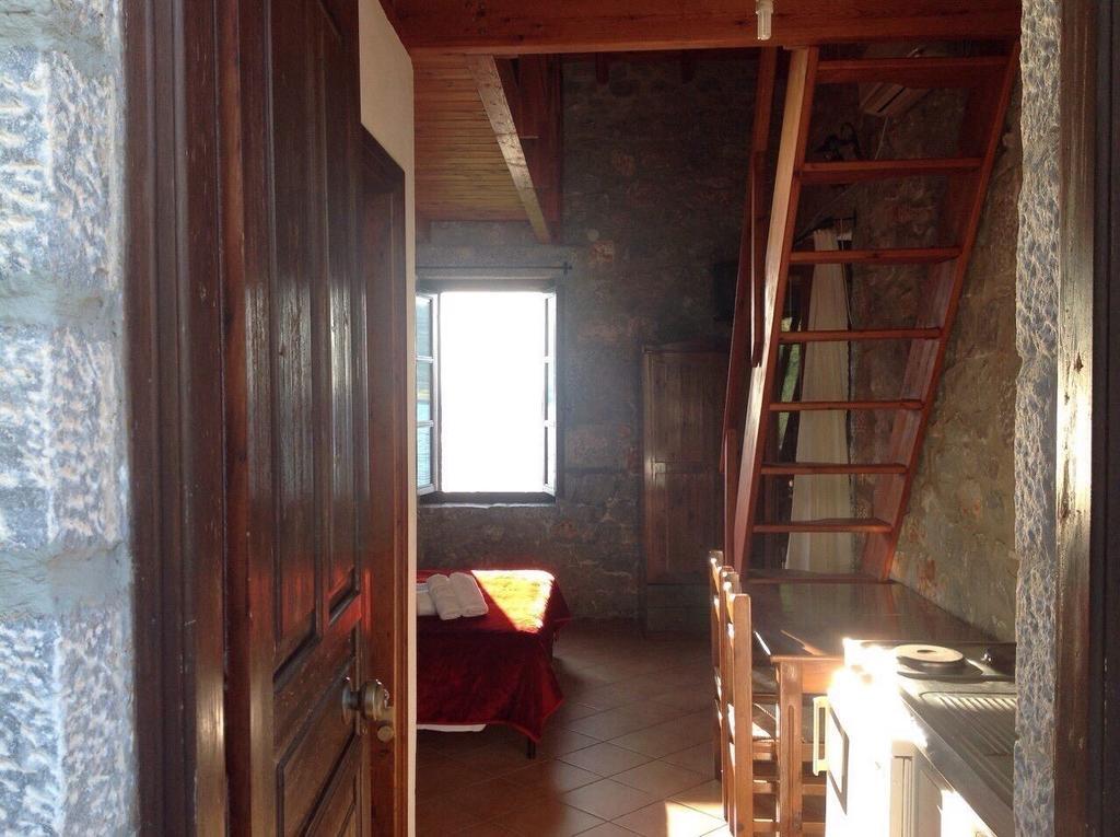 Néon Oítilon Las - Giannakakoy Traditional Stone Houses מראה חיצוני תמונה